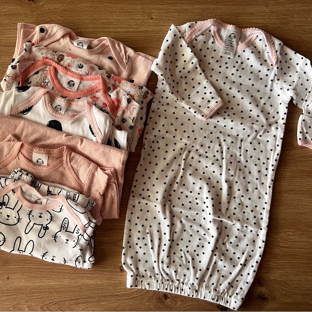 Lot of 6 Gerber Sleeper Gowns